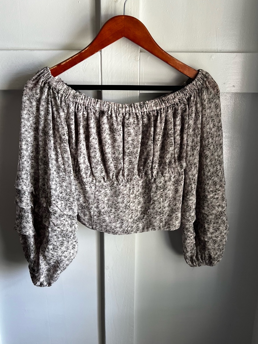 Astr Off-Shoulder Floral Peasant Top in Light Gray